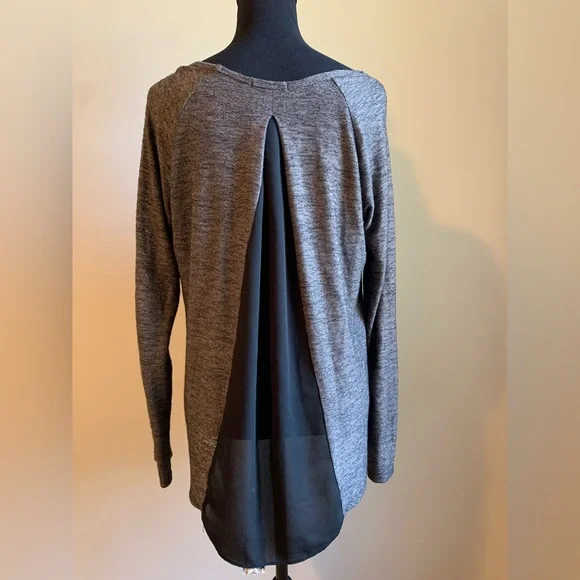 Maurice’s Black Lace layered top size L - Picture 3 of 6